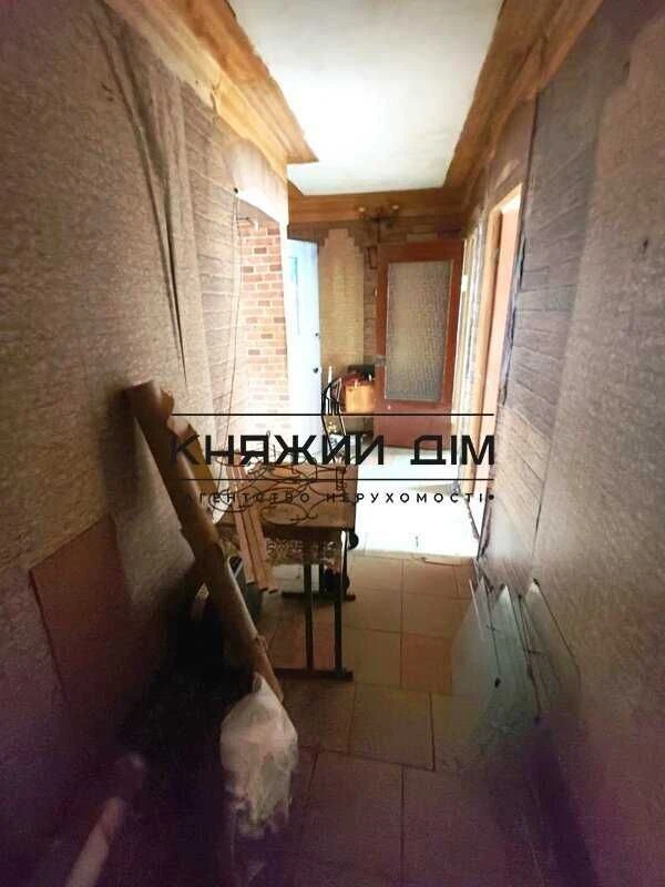No commission!! For sale 3-room apartment, first house on