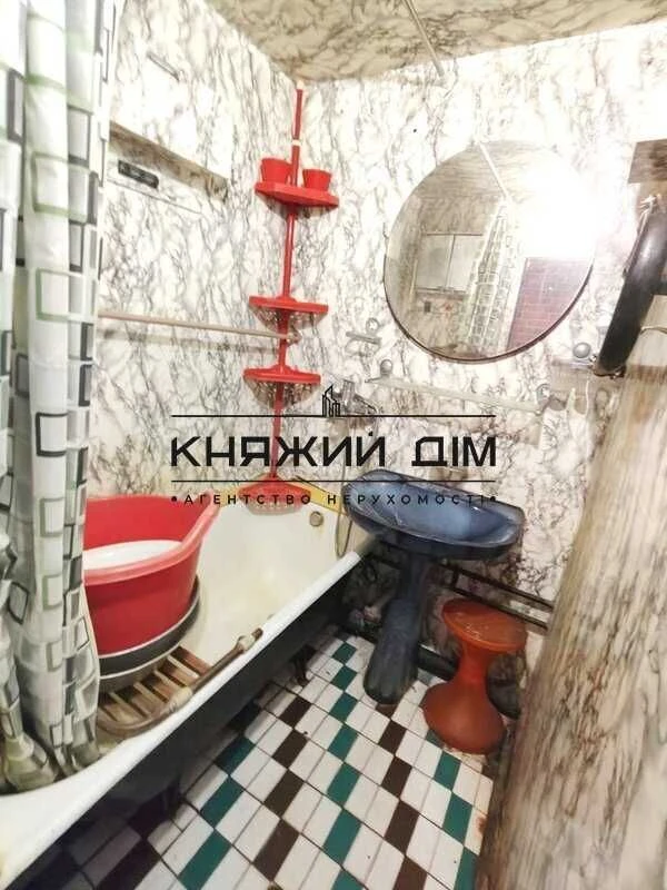 No commission!! For sale 3-room apartment, first house on