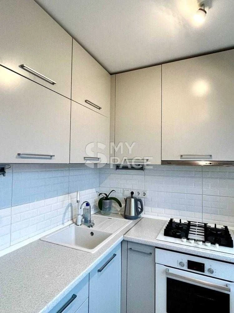 Renovated! Arsenal Metro 3-Bedroom Apartment on Mazepa Street, Ostrzyhsky