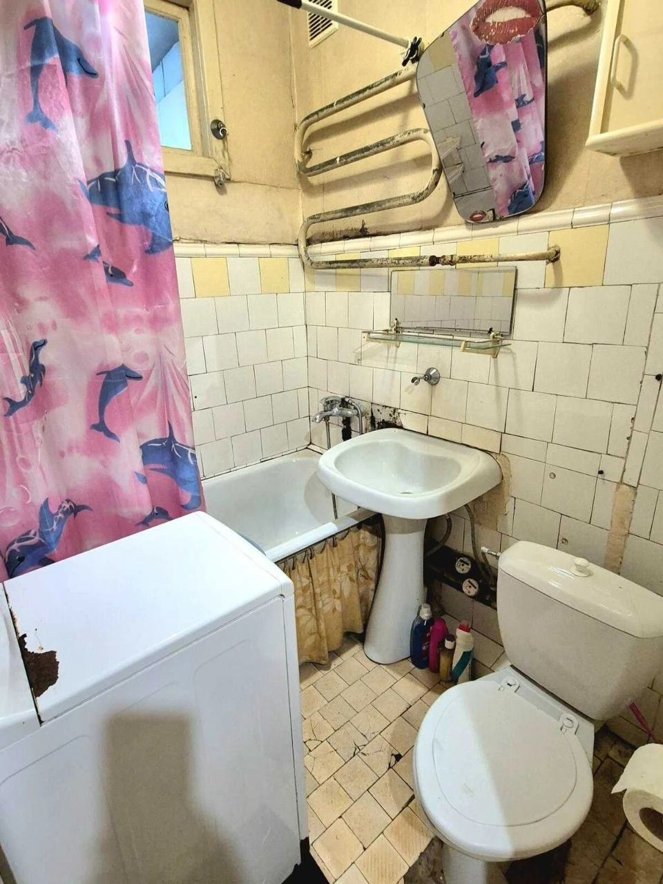 No commission. Two-room apartment on Darnytska Square. Second floor. Brick.