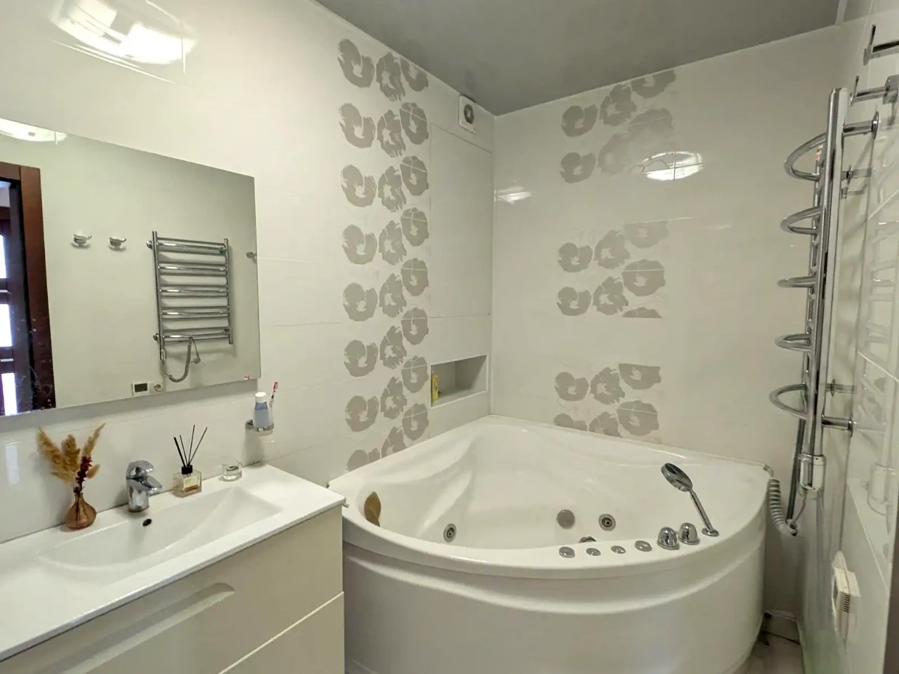 Продаж квартири 2-кімн. 85 м² 17/32 пов.