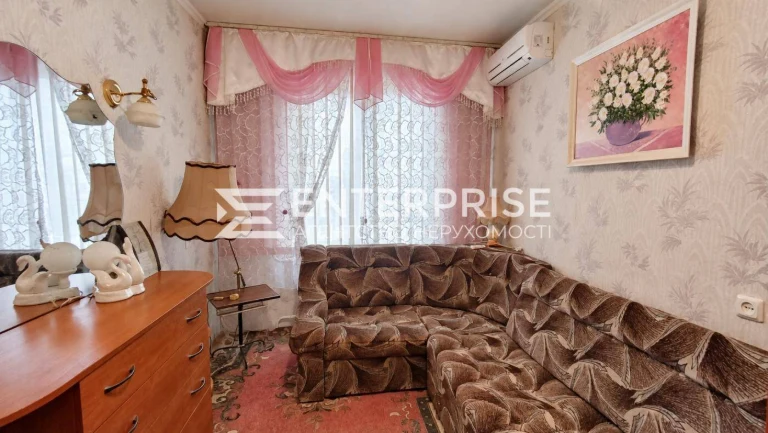No Commission Sale of a 2-Bedroom Apartment at Yukhnovskyy Street