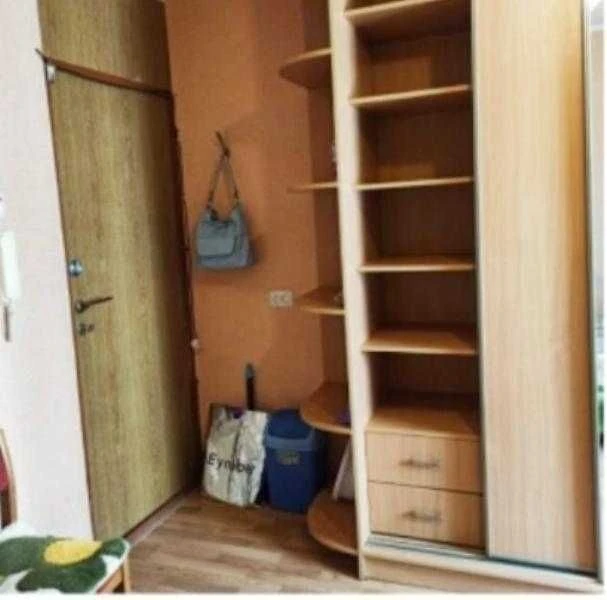 Продається кімната в цегляному будинку в районі Одеської.