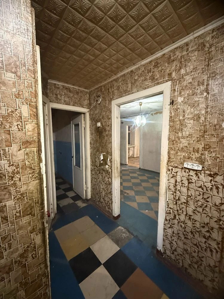 Продається 3-кімнатна квартира 57 м² під ремонт, район Ж/Д вокзалу, цегла