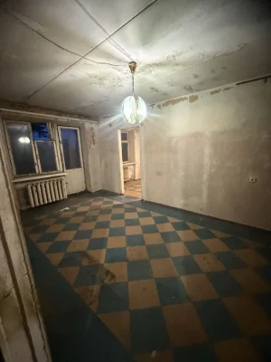 Продається 3-кімнатна квартира 57 м² під ремонт, район Ж/Д вокзалу, цегла