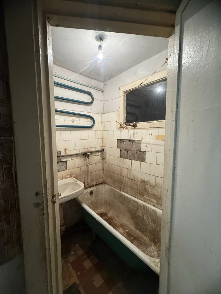 Продається 3-кімнатна квартира 57 м² під ремонт, район Ж/Д вокзалу, цегла