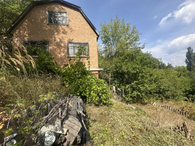 For sale, a country house, two houses, large plot of land nearby
