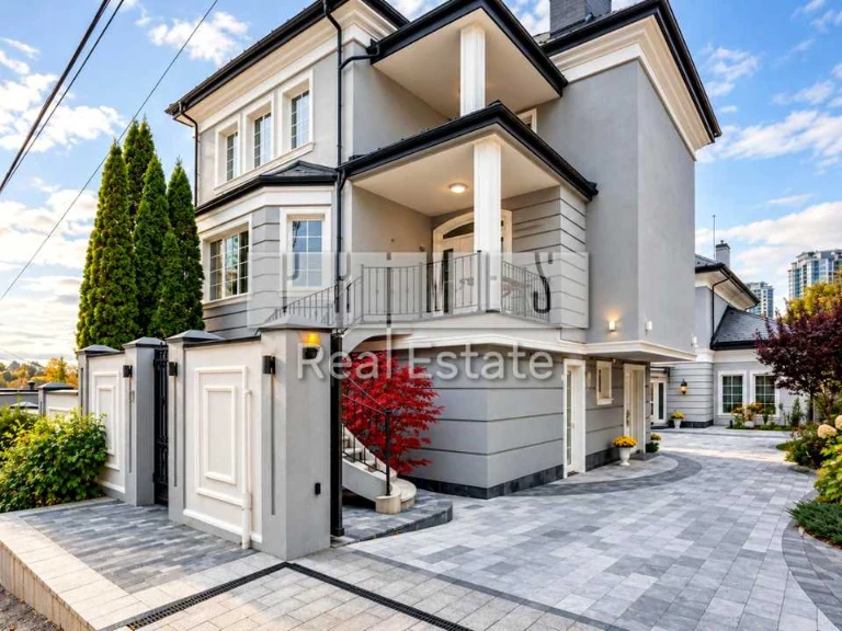 House. Zverynetska St.
