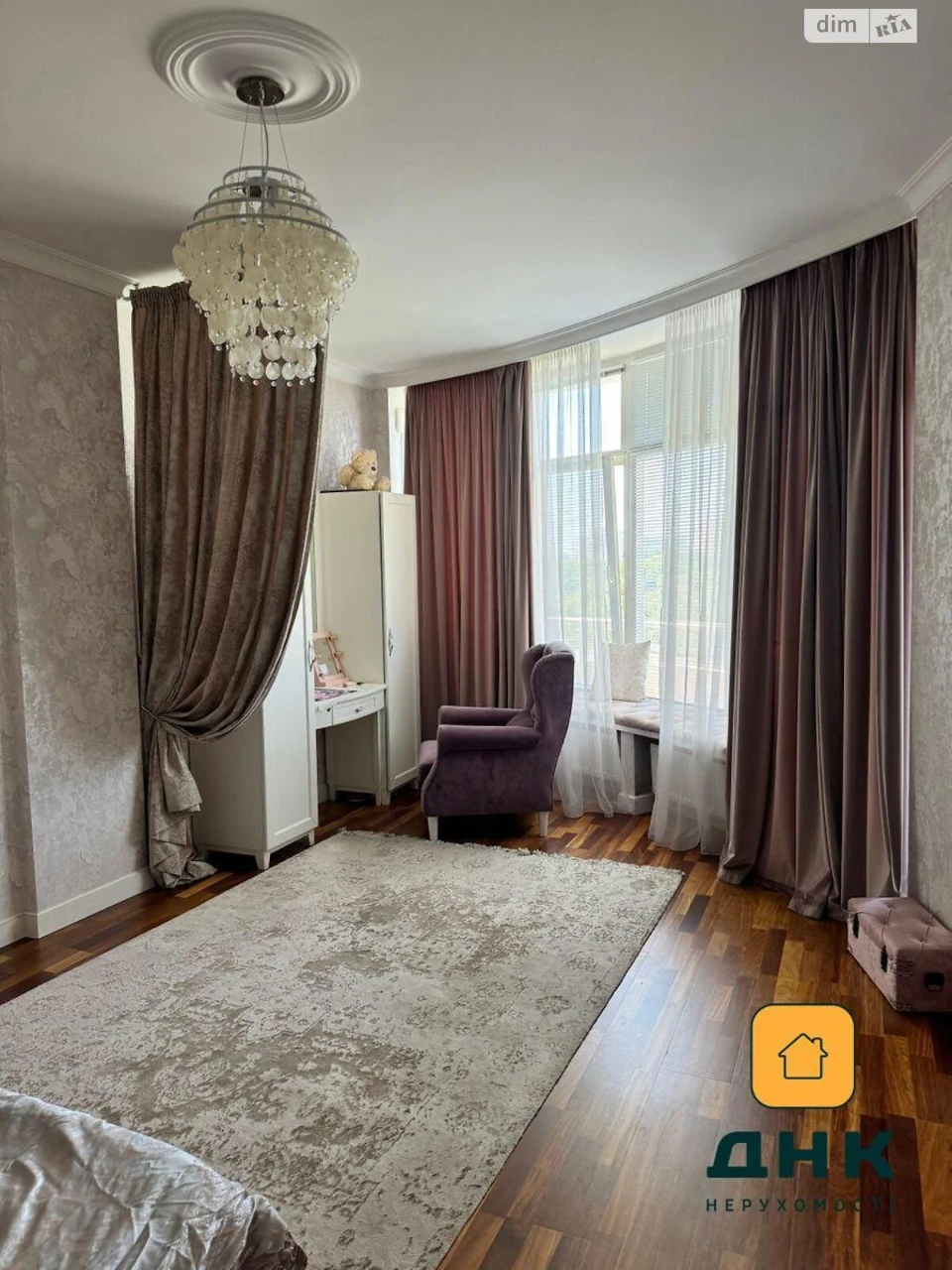 Продаж Квартира Середній Фонтан