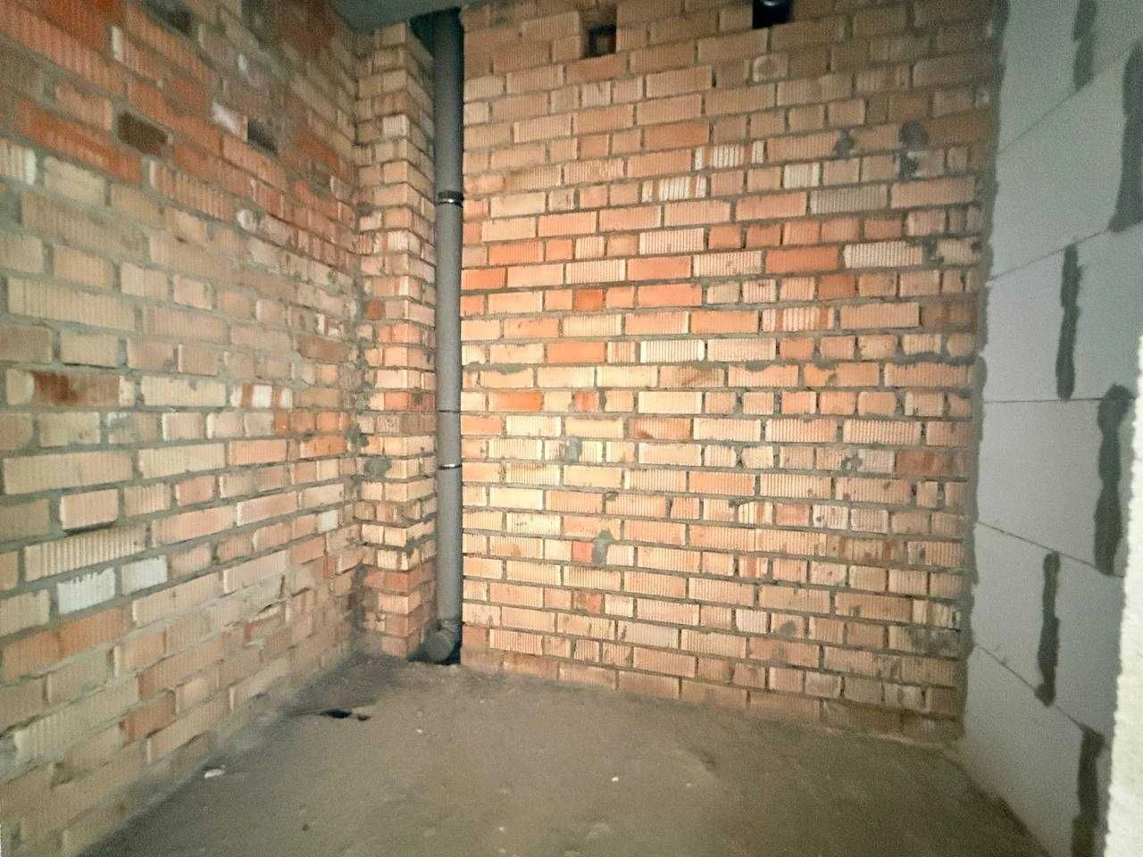 Apartment with АГВ, new brick building. Street: Грушевський