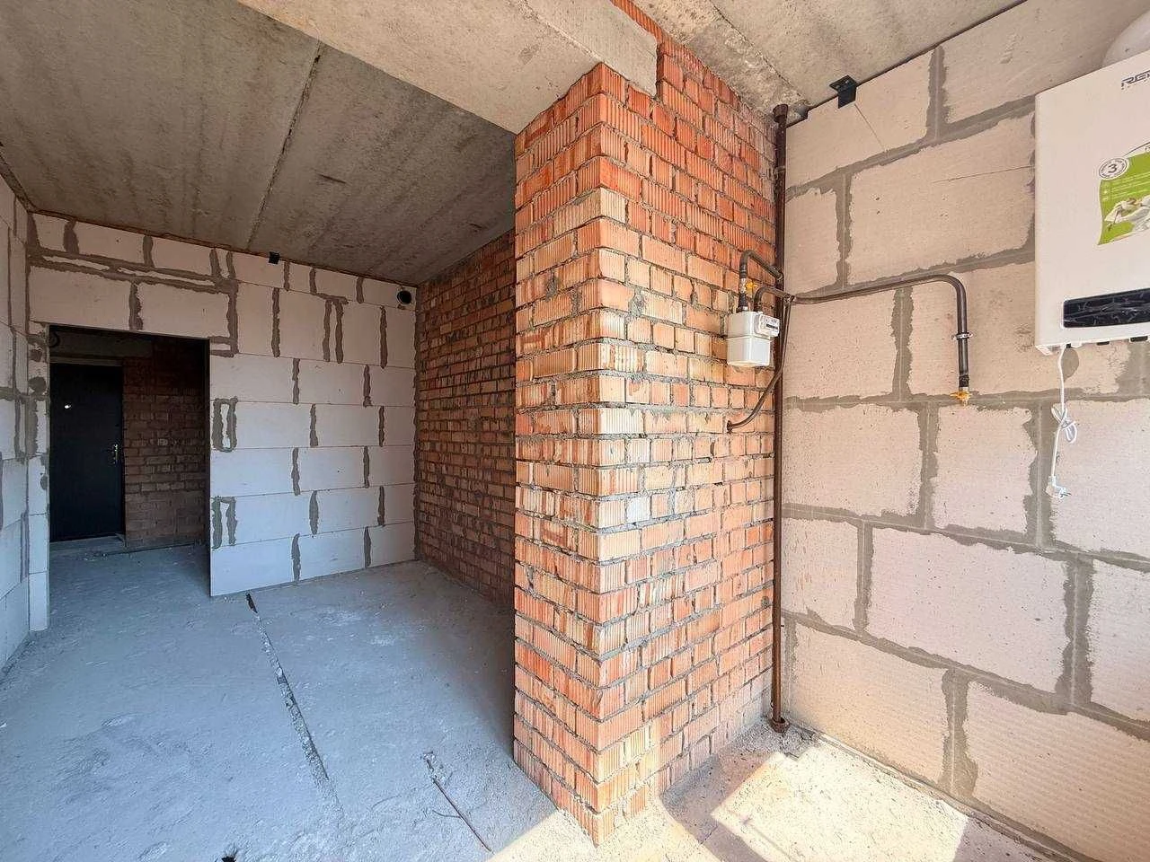 Apartment with АГВ, new brick building. Street: Грушевський