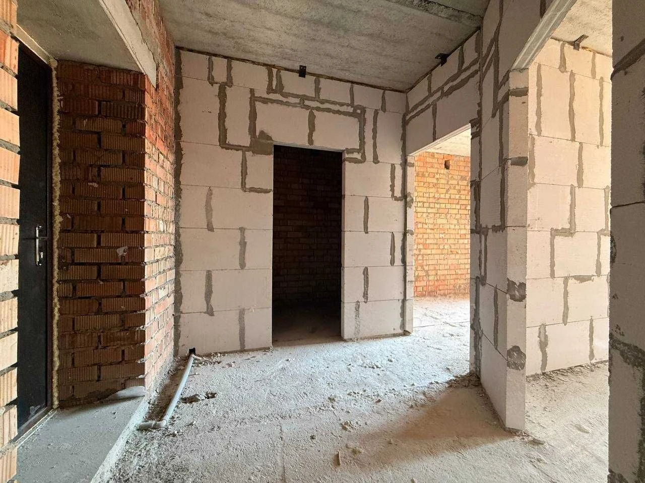 Apartment with АГВ, new brick building. Street: Грушевський
