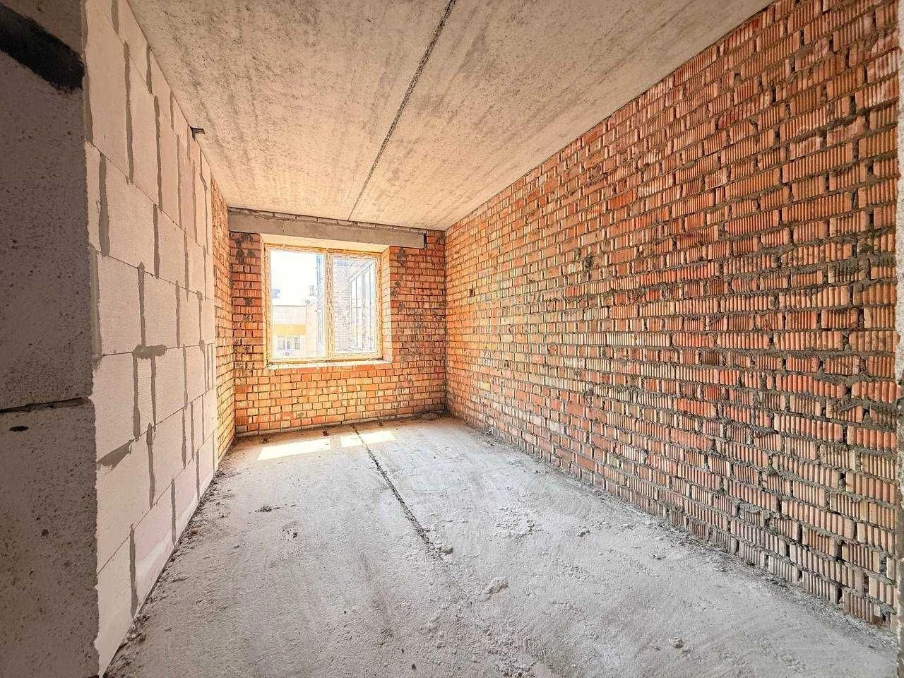 Apartment with АГВ, new brick building. Street: Грушевський