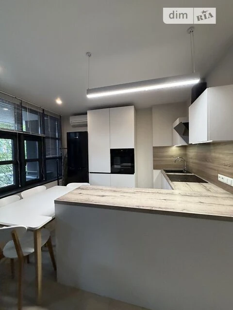 Sale of 1-room apartment 38 sq. m. on Kyrylivska Street 37 • ID 3456