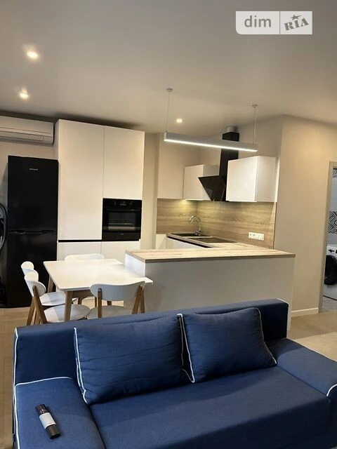 Sale of 1-room apartment 38 sq. m. on Kyrylivska Street 37 • ID 3456