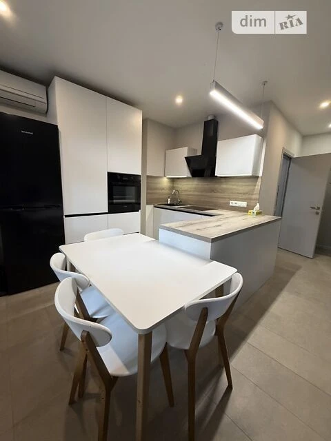 Sale of 1-room apartment 38 sq. m. on Kyrylivska Street 37 • ID 3456