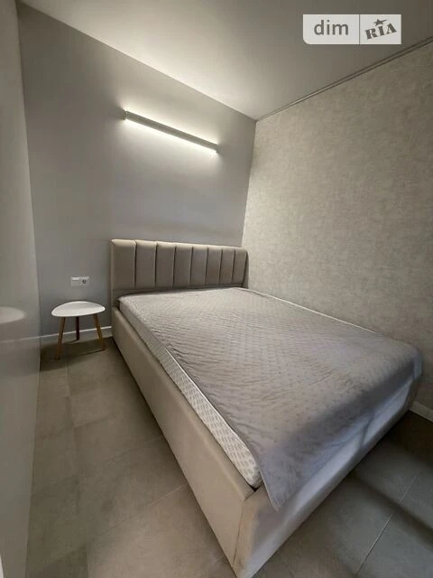 Sale of 1-room apartment 38 sq. m. on Kyrylivska Street 37 • ID 3456