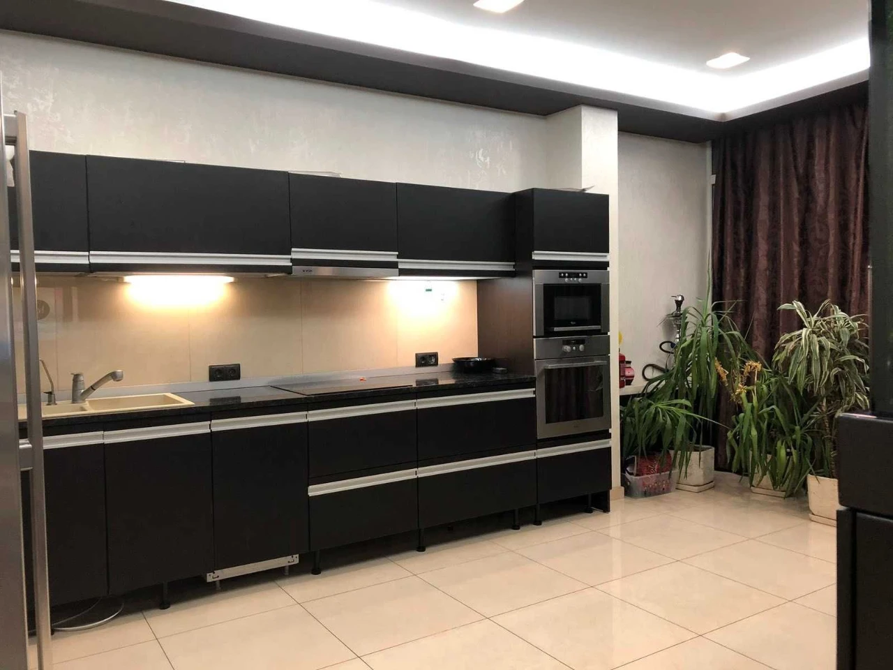 Two-bedroom apartment on Fontane 90 m2 with renovation! Large kitchen! Sea view