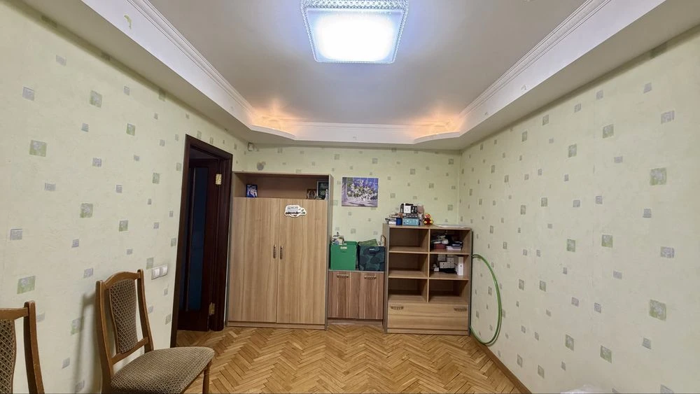 Продаж 3кімнатної квартири 4/9 площа Свободи