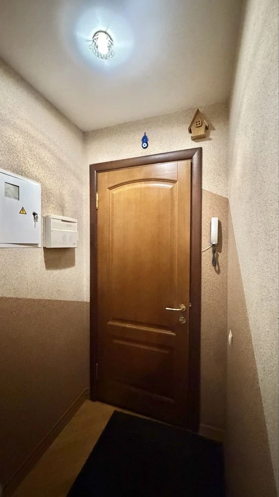 Продаж 3кімнатної квартири 4/9 площа Свободи