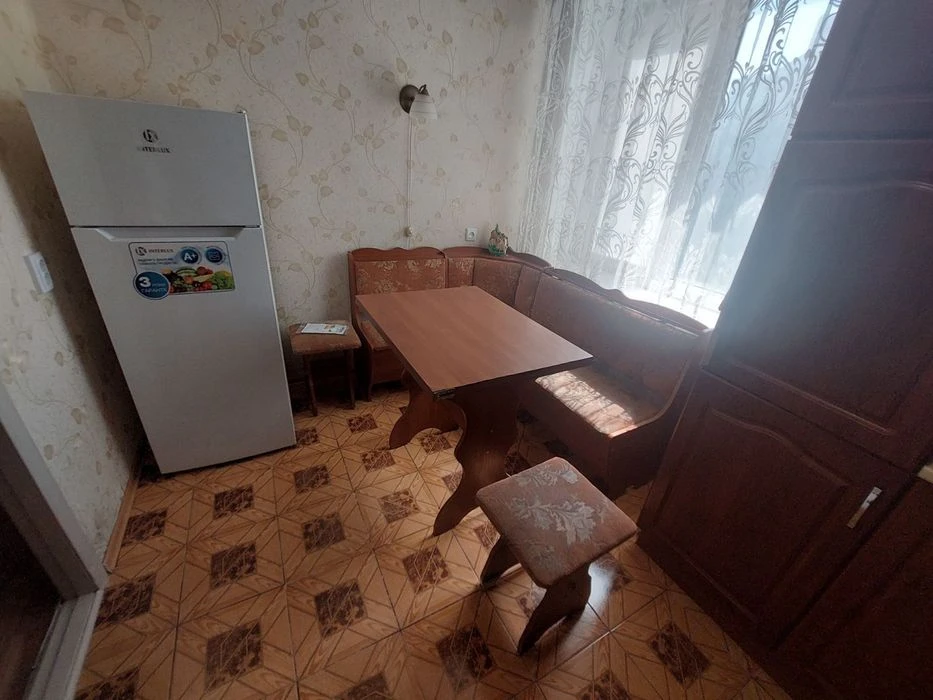 Продам 2-х комнатную квартиру на Заболотном. Кирпичный дом