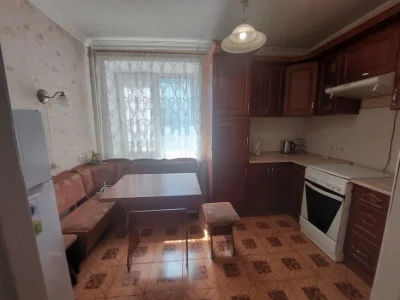 Продам 2-х комнатную квартиру на Заболотном. Кирпичный дом