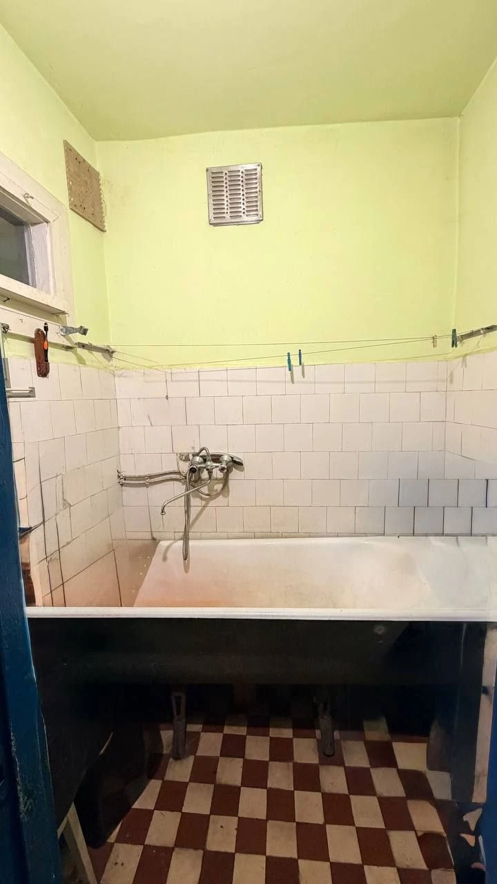 Продается 2-комнатная квартира. Центр, район Незалежності, разрешение на автостоянку