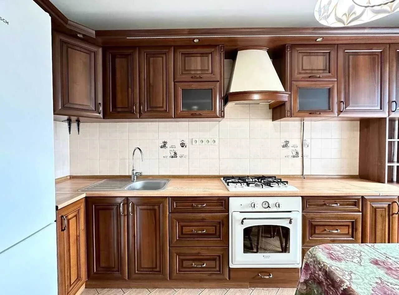Cozy and warm 3-bedroom apartment with renovation in a quiet