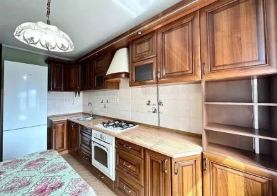 Cozy and warm 3-bedroom apartment with renovation in a quiet