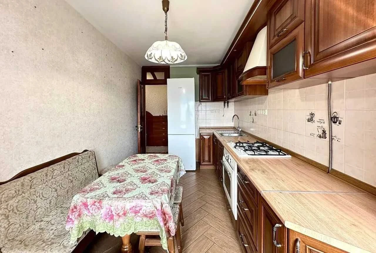 Cozy and warm 3-bedroom apartment with renovation in a quiet
