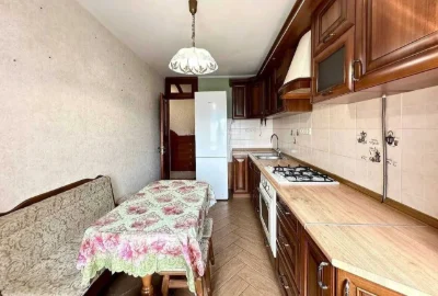 Cozy and warm 3-bedroom apartment with renovation in a quiet