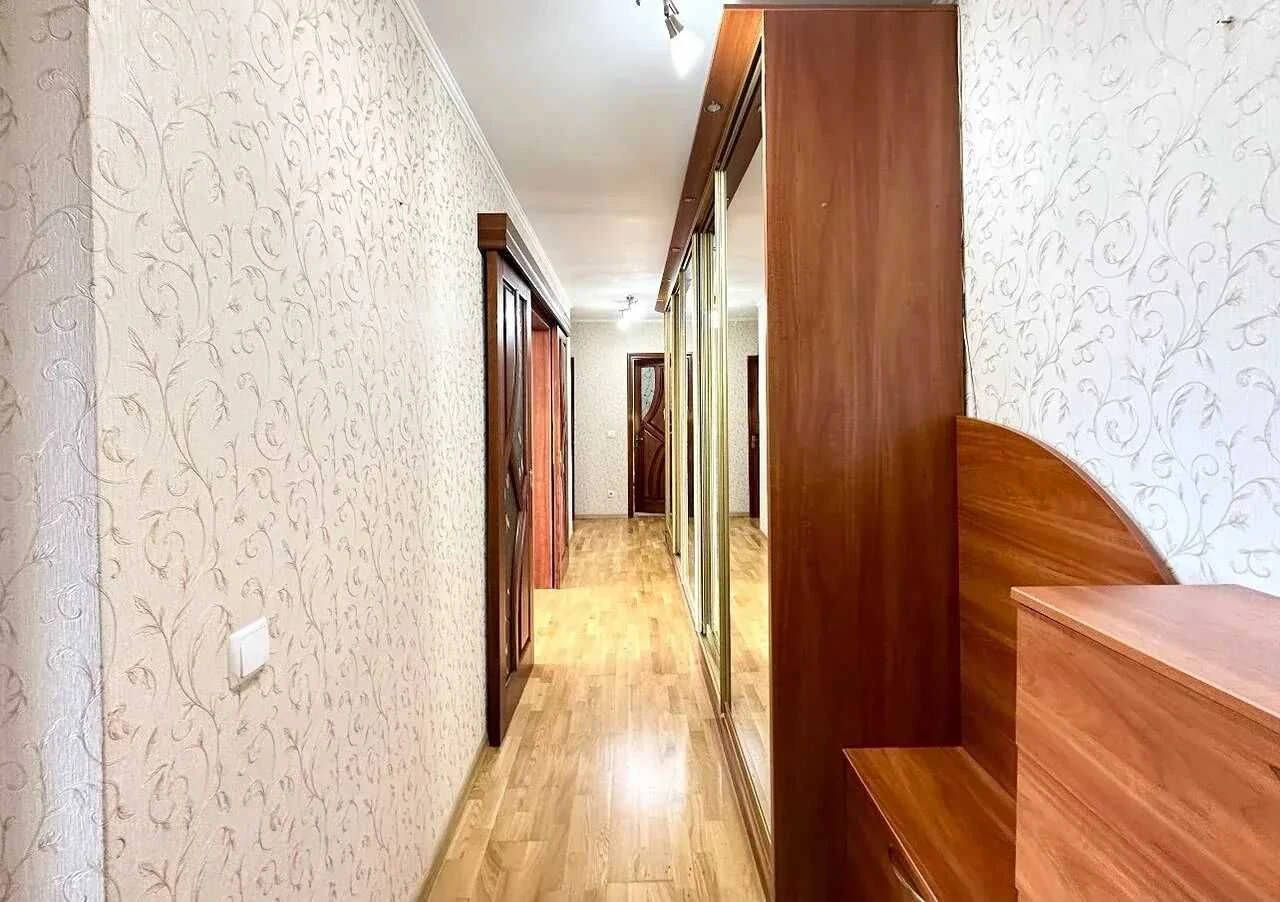 Cozy and warm 3-bedroom apartment with renovation in a quiet