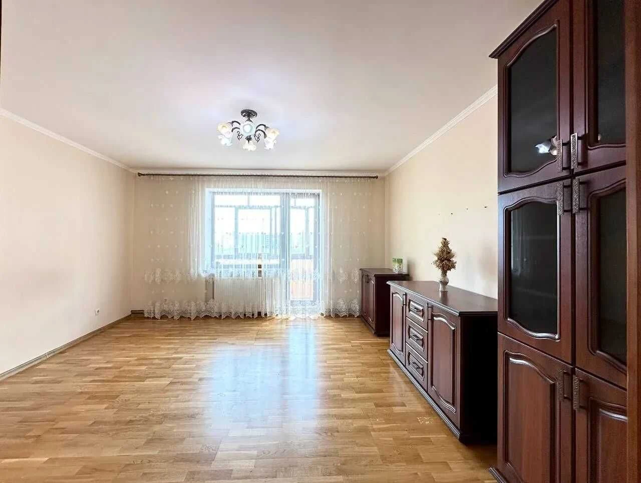 Cozy and warm 3-bedroom apartment with renovation in a quiet