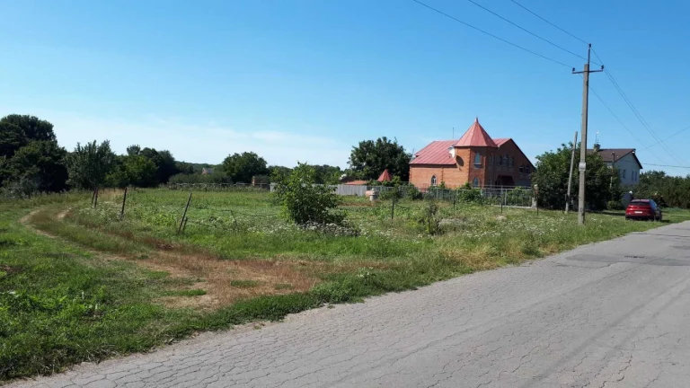 Продам ділянку 25 соток під забудову з комунікаціями