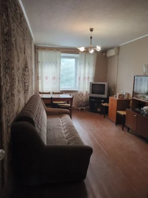 Продам 2 розд. кімн. р-н 13 школи, 2/5 поверх