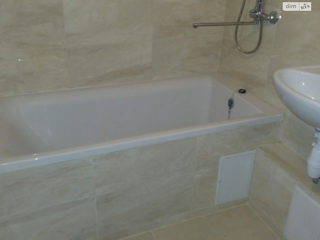 Long-Term Rental Apartment Dniprovsky