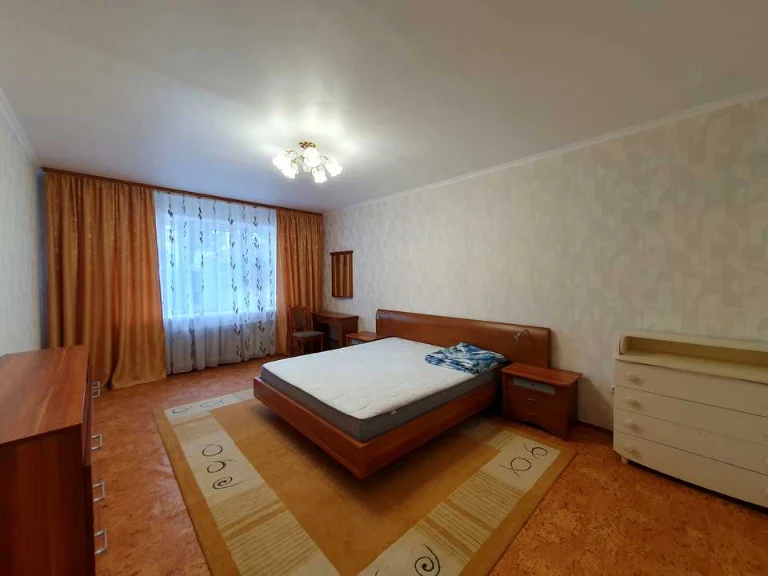 Квартира. Київ, Бориспільська вул.