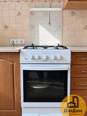 Apartment for Sale in Pozniak, Nikolas Bazhan Avenue 28-B