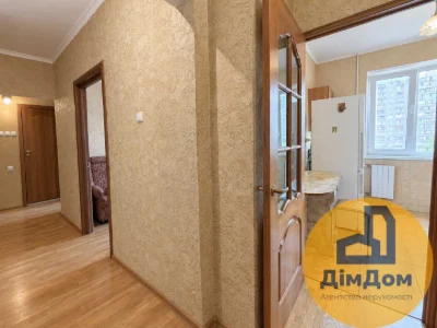 Apartment for Sale in Pozniak, Nikolas Bazhan Avenue 28-B