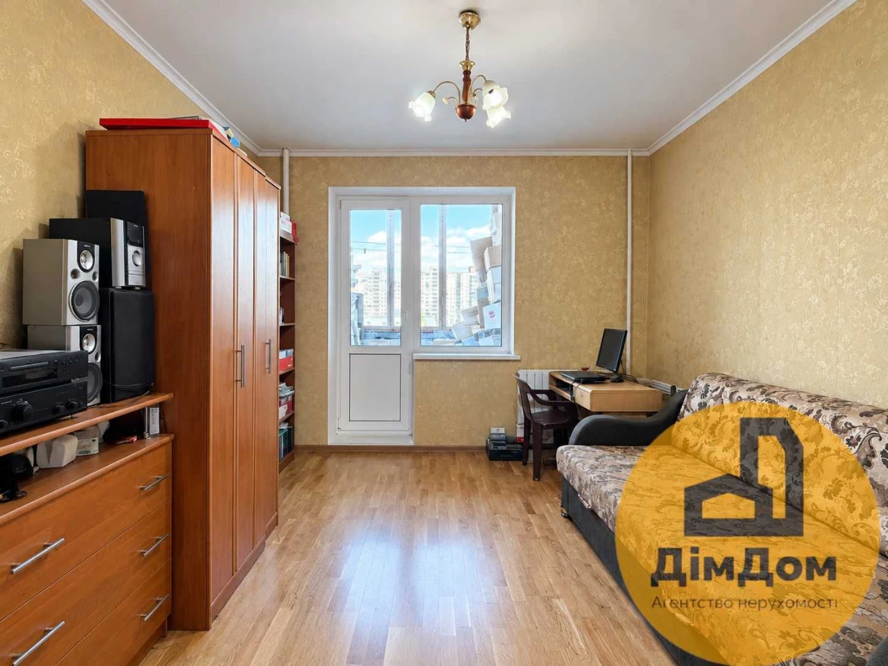 Apartment for Sale in Pozniak, Nikolas Bazhan Avenue 28-B