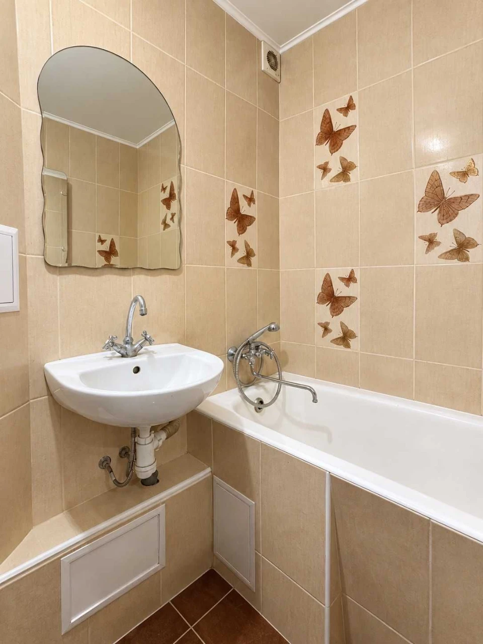 Apartment for Sale in Pozniak, Nikolas Bazhan Avenue 28-B