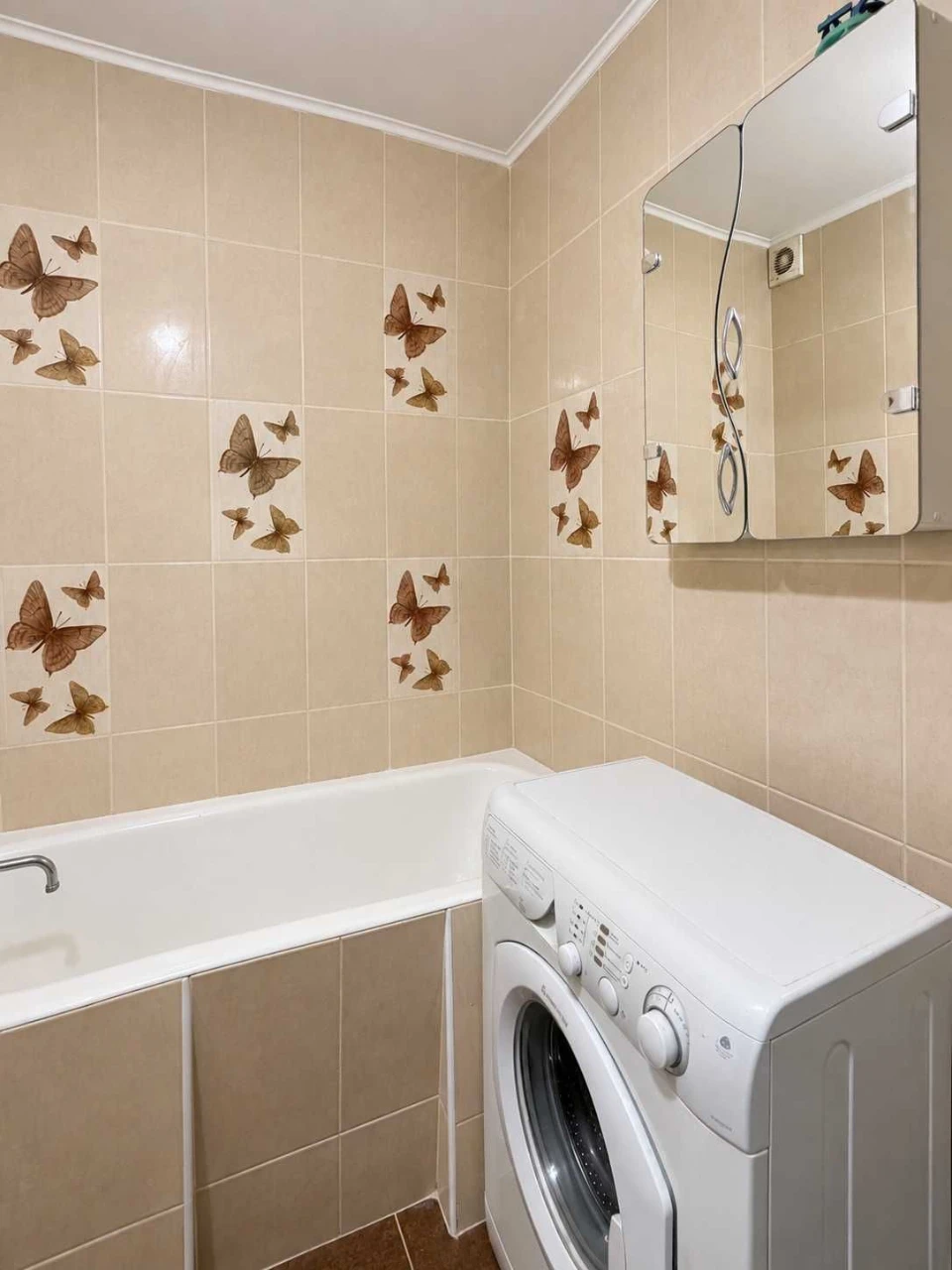 Apartment for Sale in Pozniak, Nikolas Bazhan Avenue 28-B