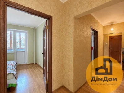 Apartment for Sale in Pozniak, Nikolas Bazhan Avenue 28-B