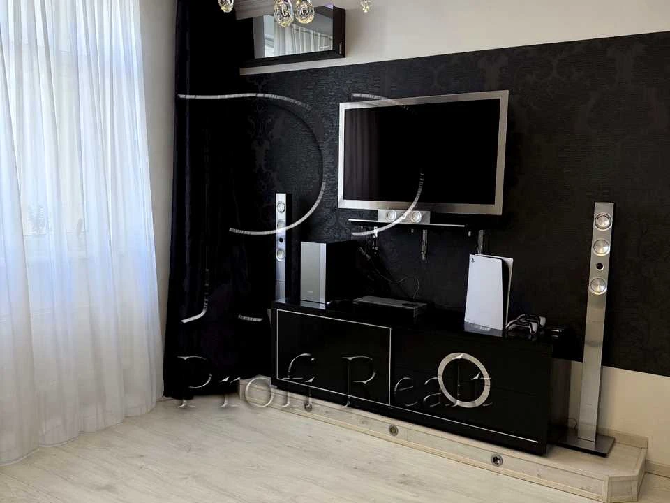 Apartment. Eugene Sverktyka Street, Kyiv