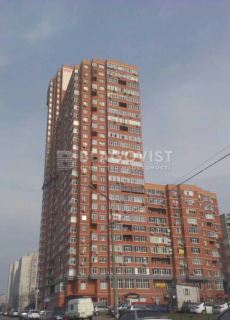 Продается 3-комнатная квартира на Ревуцкого