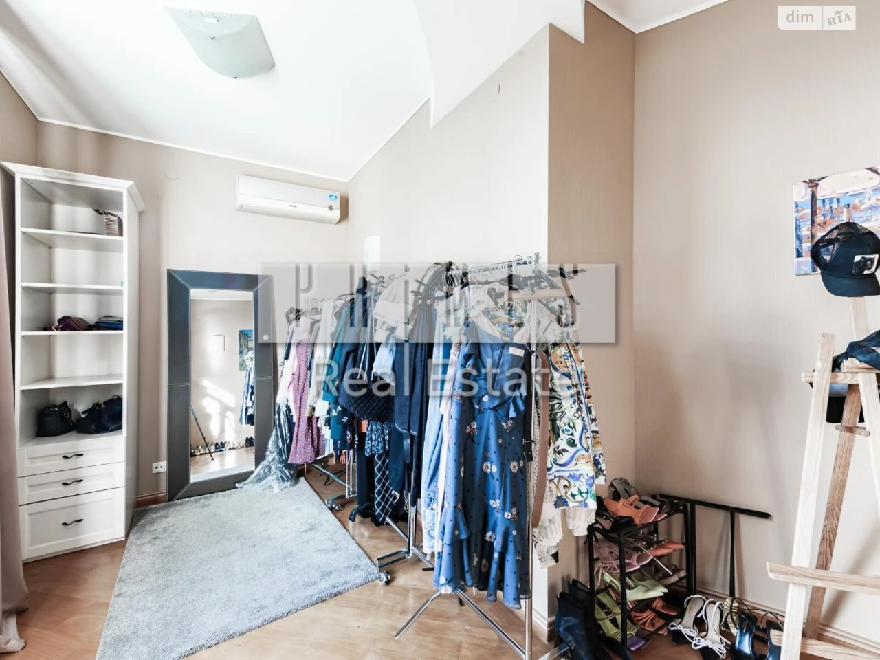 Sale Apartment Holosiiv