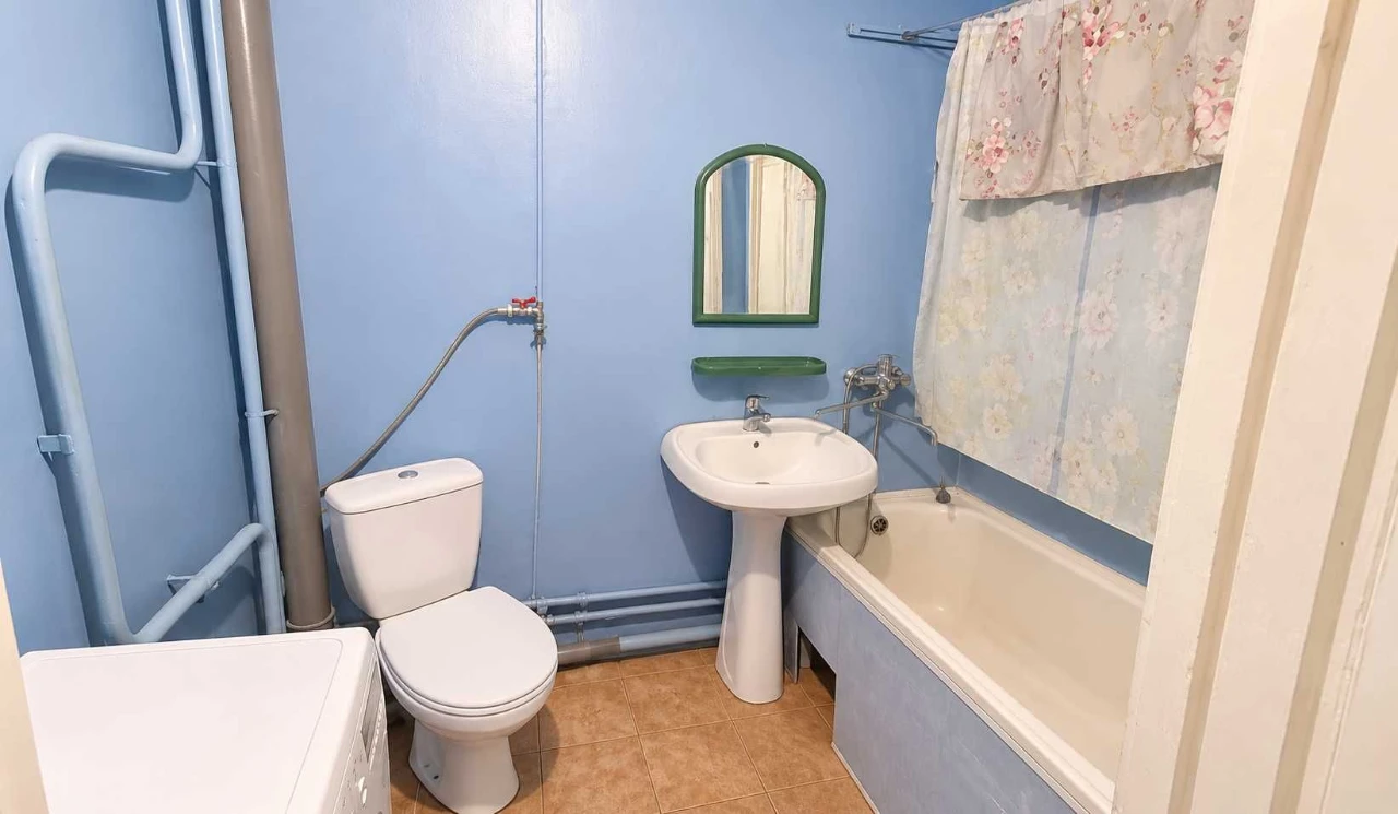 • Two-bedroom apartment 42.3 sq m on вул. Івана Миколайчука