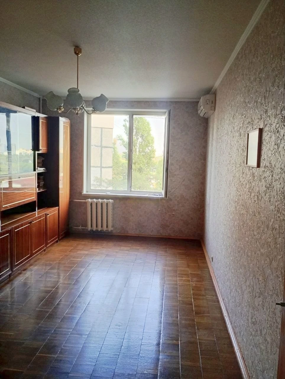 Sale of a 3-room apartment at 30 Bereznyaky Street