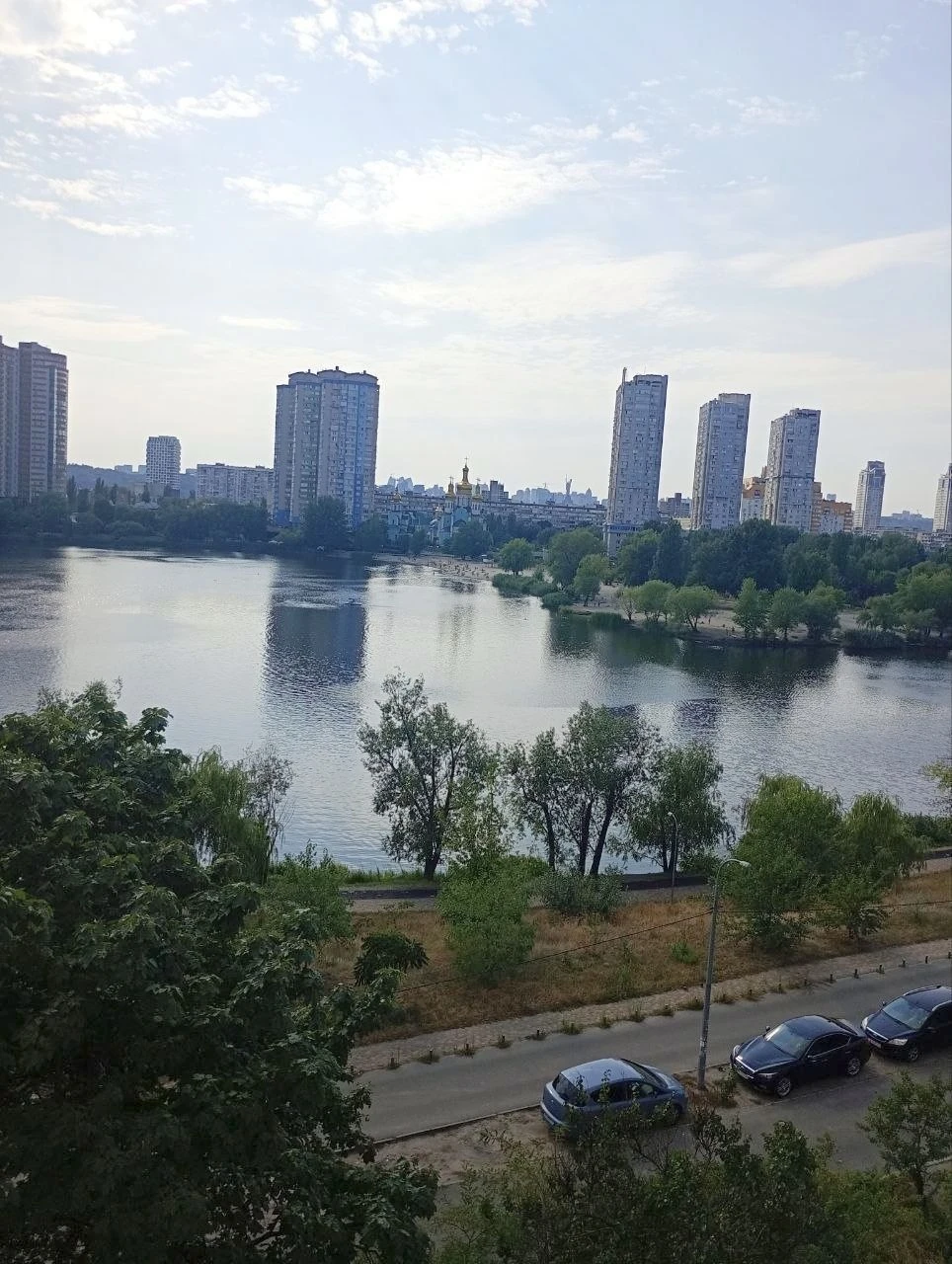 Sale of a 3-room apartment at 30 Bereznyaky Street