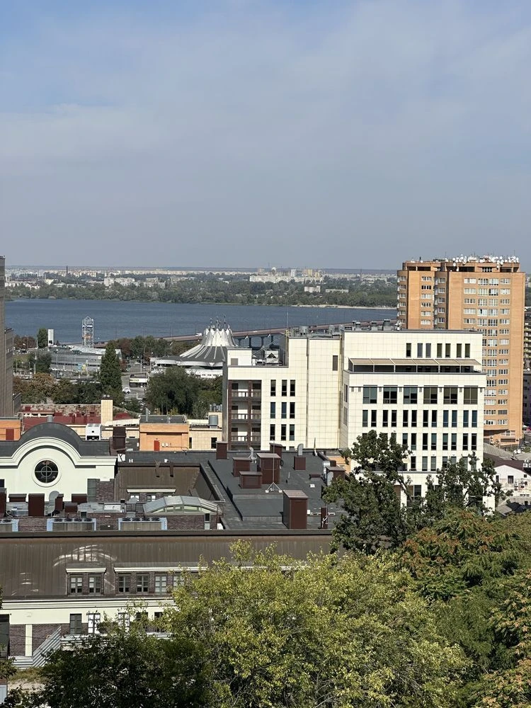 For Sale: 3-Bedroom Apartment, Center